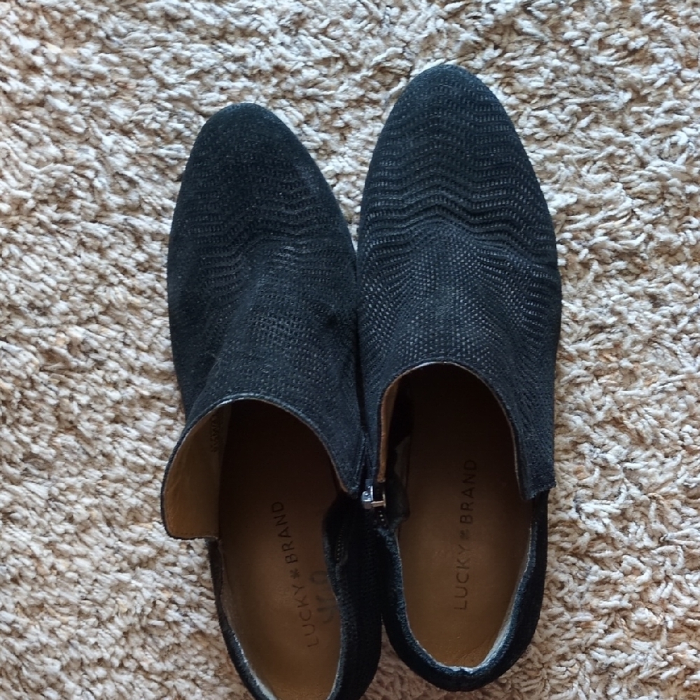 Lucky Brand Textured Black Ankle Booties - Picture 6 of 7